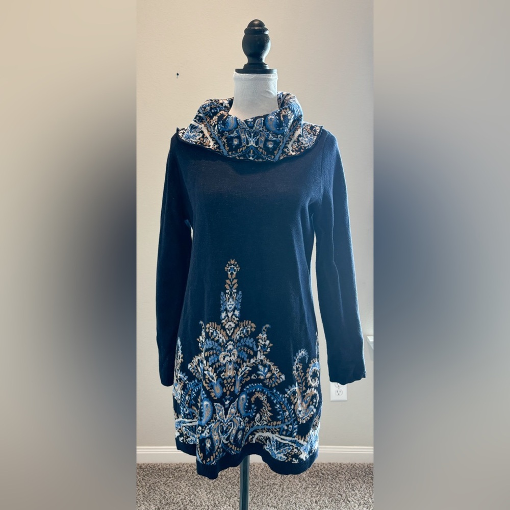 À La Carte Sweater With a Paisley Pattern